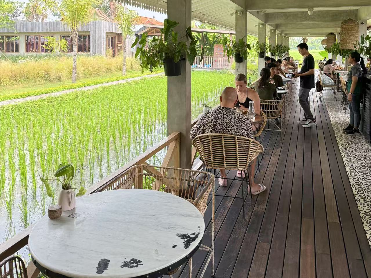 NooK Bali 稻田餐廳   秘製黑漢堡+新鮮果汁